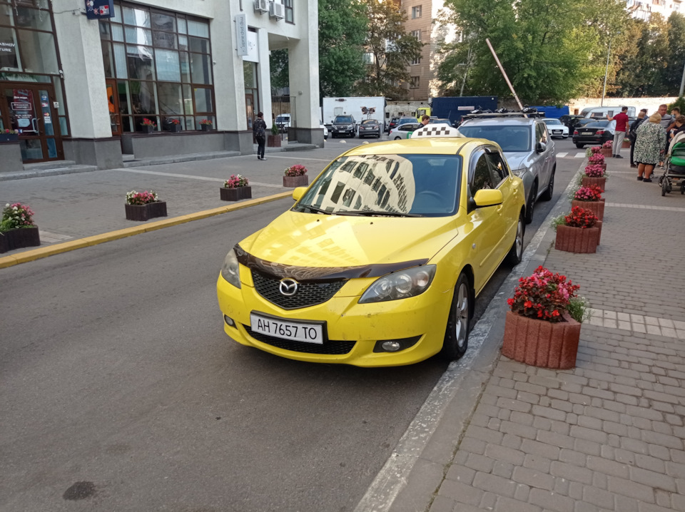 Кіно та Mazda 2