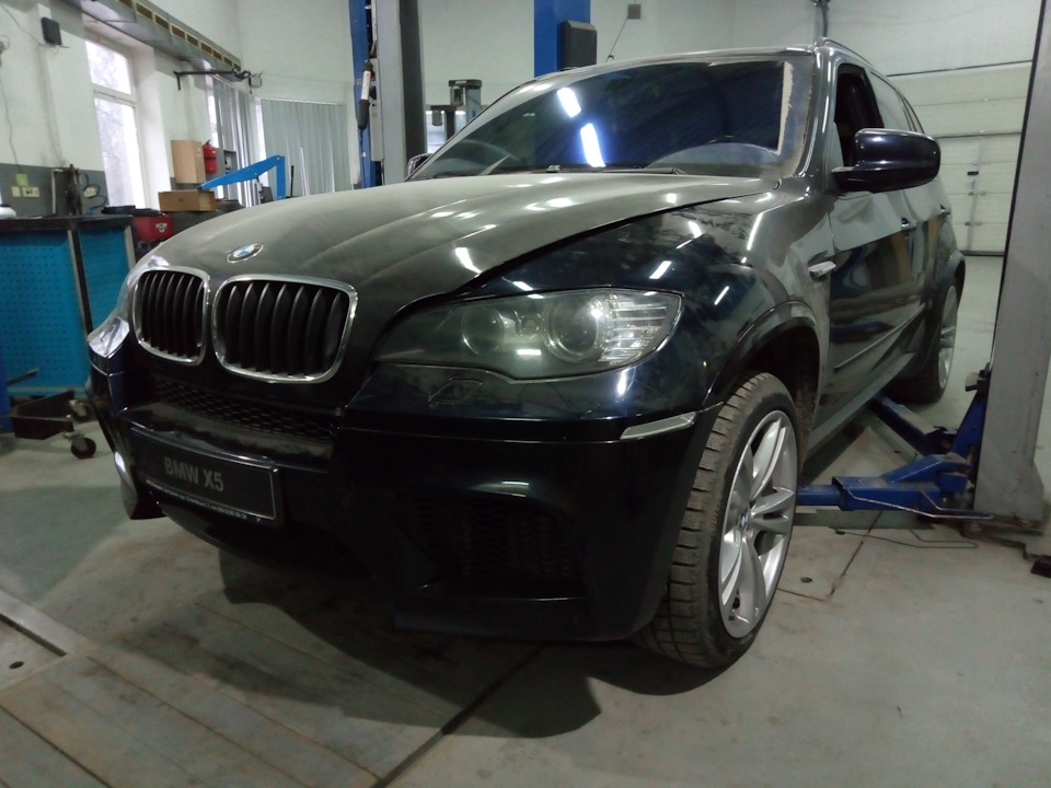 BMW X5M. Заміна турбокомпресорів. 1