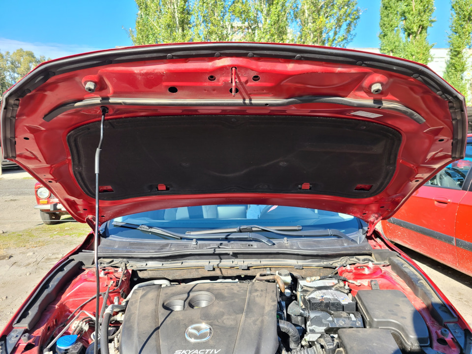 Ізолятор капота Mazda BPM4-56-681 1
