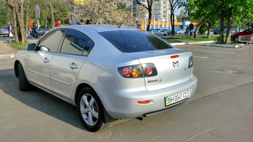 Емблема Mazda у вигляді Букви М 2