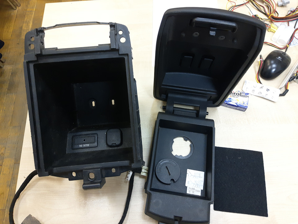 #51. Oem-підлокітник з додатковим роз'ємом живлення та aux+usb 2
