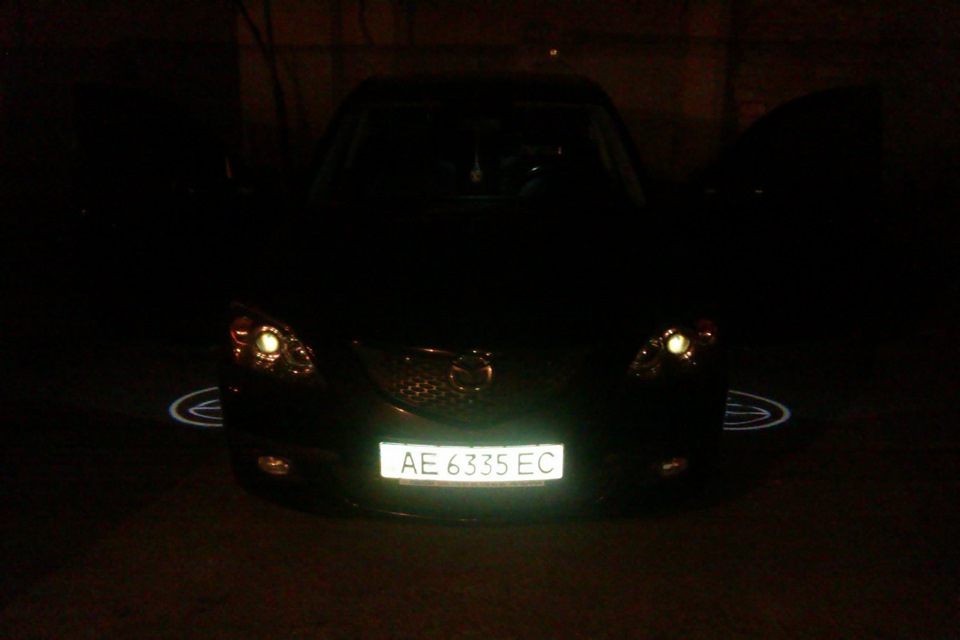 Підсвічування з логотипом Mazda 4