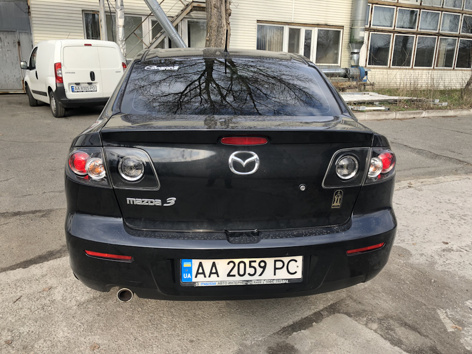 Симетрія та клубна наклейка 1