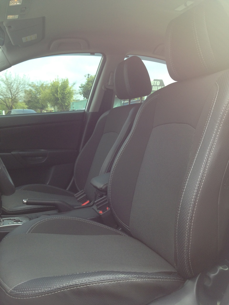 установка чохлів на Mazda 3 4