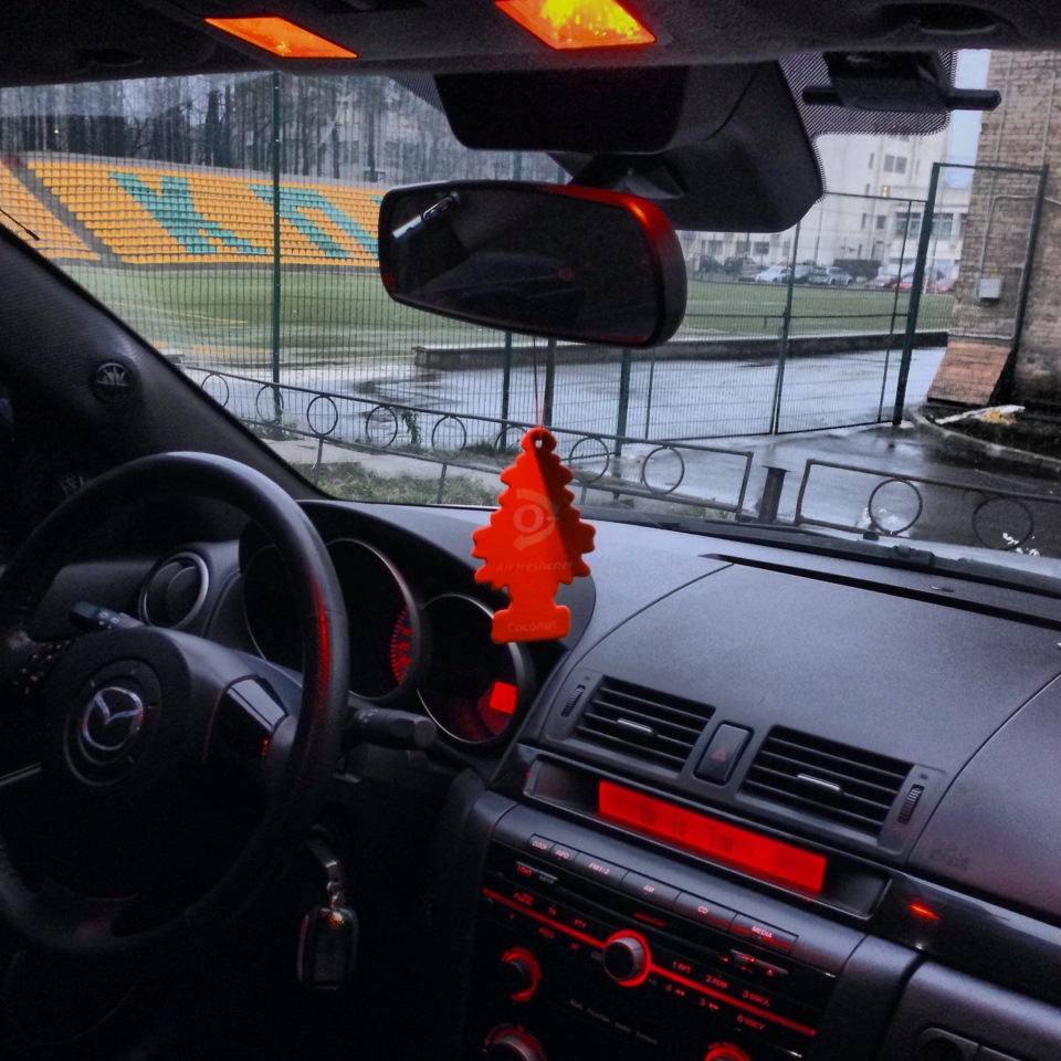 Поставив руді лампочки в переднє салонне світло 3