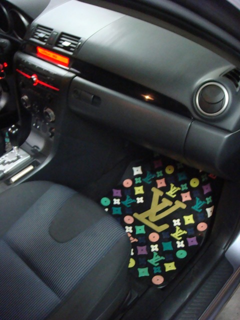 Килимки Lui Vuitton або трохи гомосятин:) 2