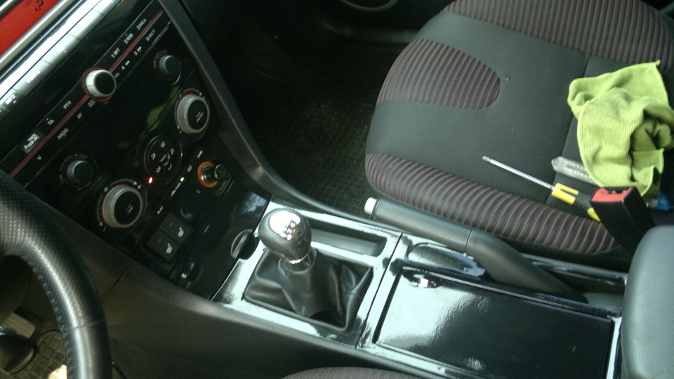 Рояльний лак (чорний глянець) на панель приладів. 3