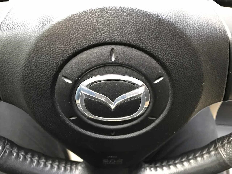 Заміна Логотипу MAZDA на кермі
