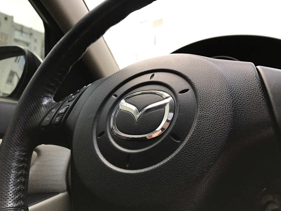 Заміна Логотипу MAZDA на кермі 2