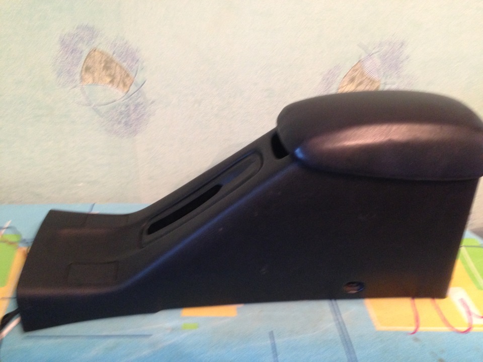 USB та AUX переїхали в підлокітник 1