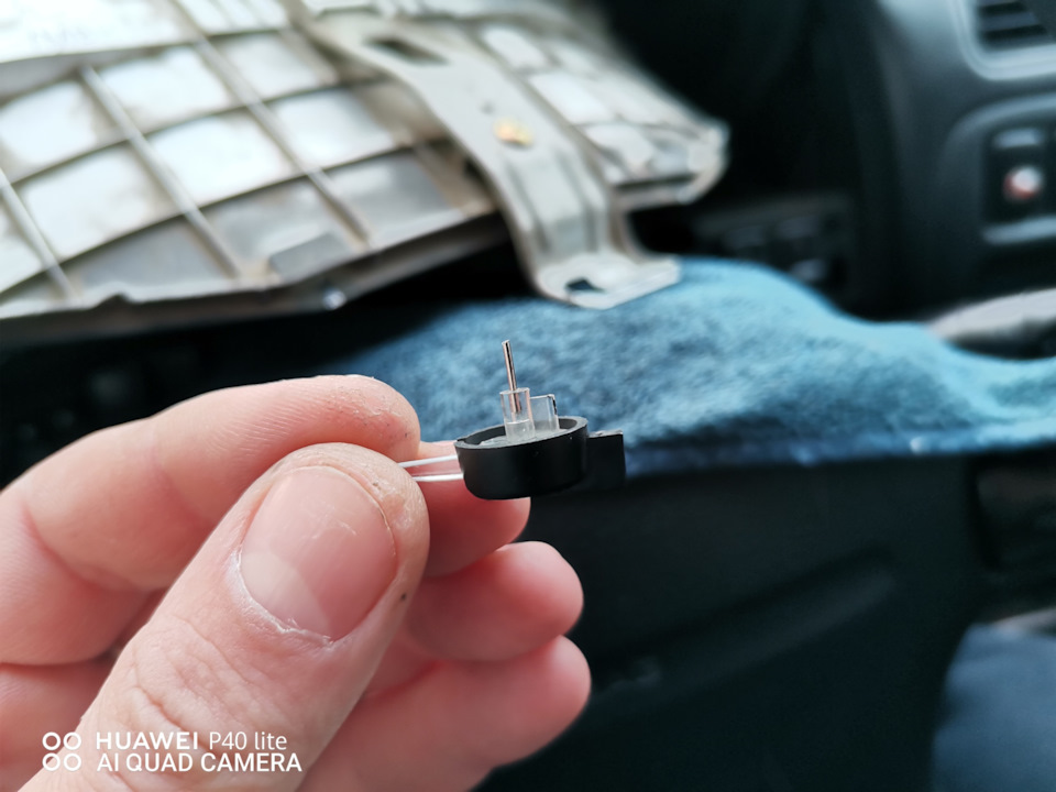 Потрібна запчастина з панелі приладів 2