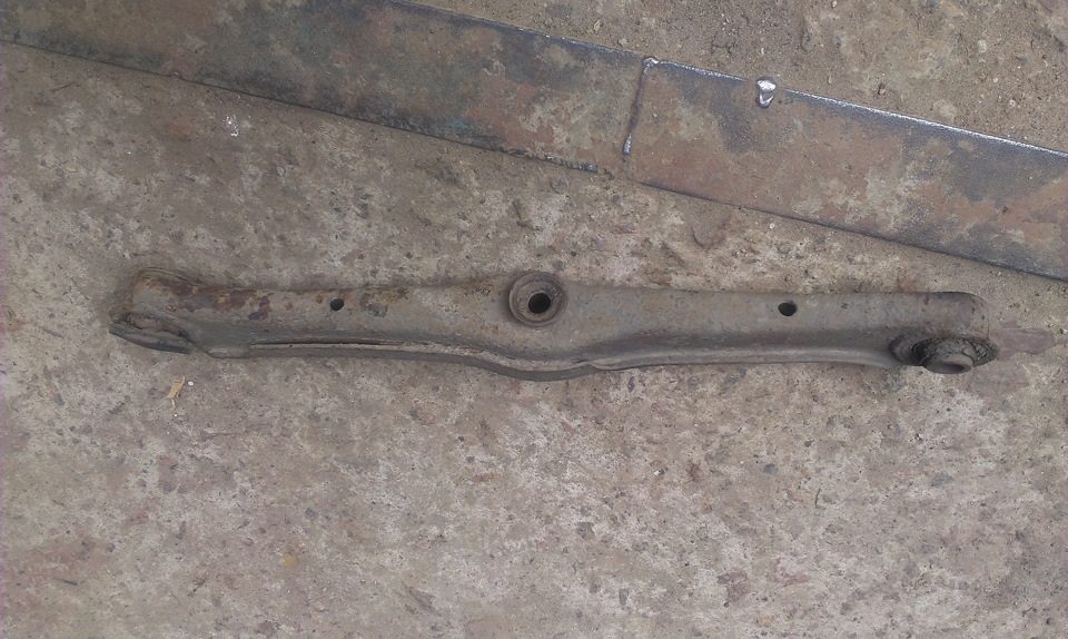 Сайлентблок задніх важелів 4
