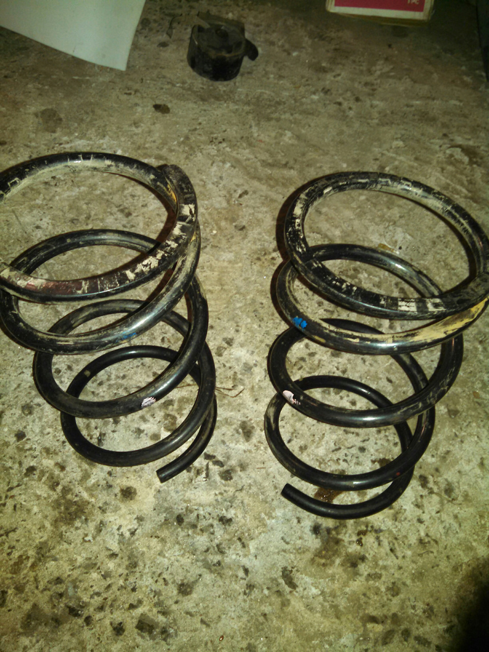 Пружини передні Mazda 323f ba 2.0 2