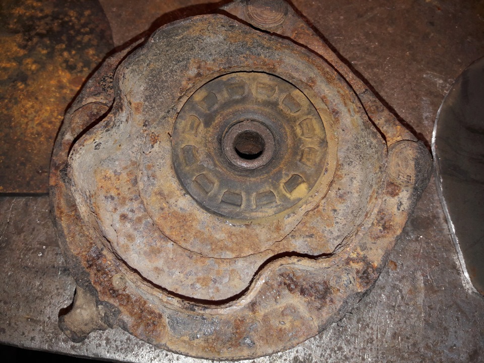 Задні опори стійок MAZDA 323F BA своїми руками. 3