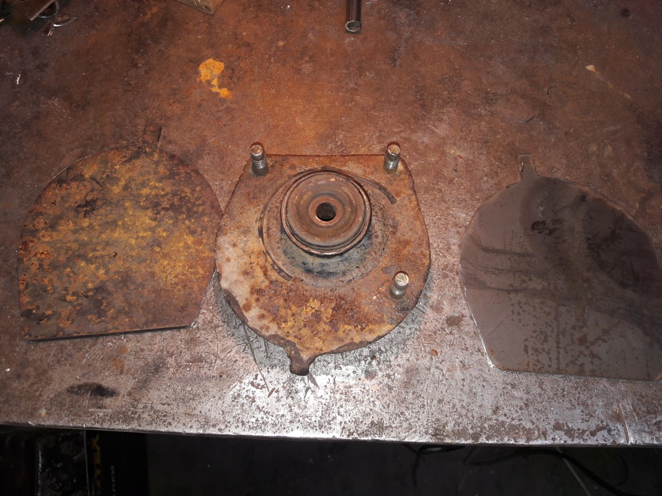 Задні опори стійок MAZDA 323F BA своїми руками. 2
