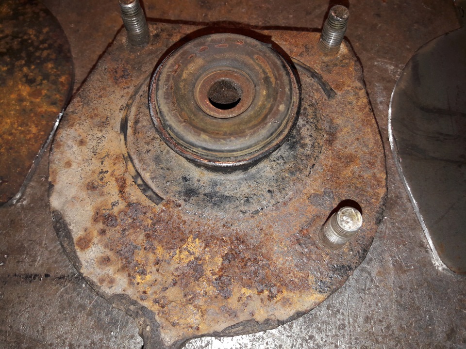 Задні опори стійок MAZDA 323F BA своїми руками. 4