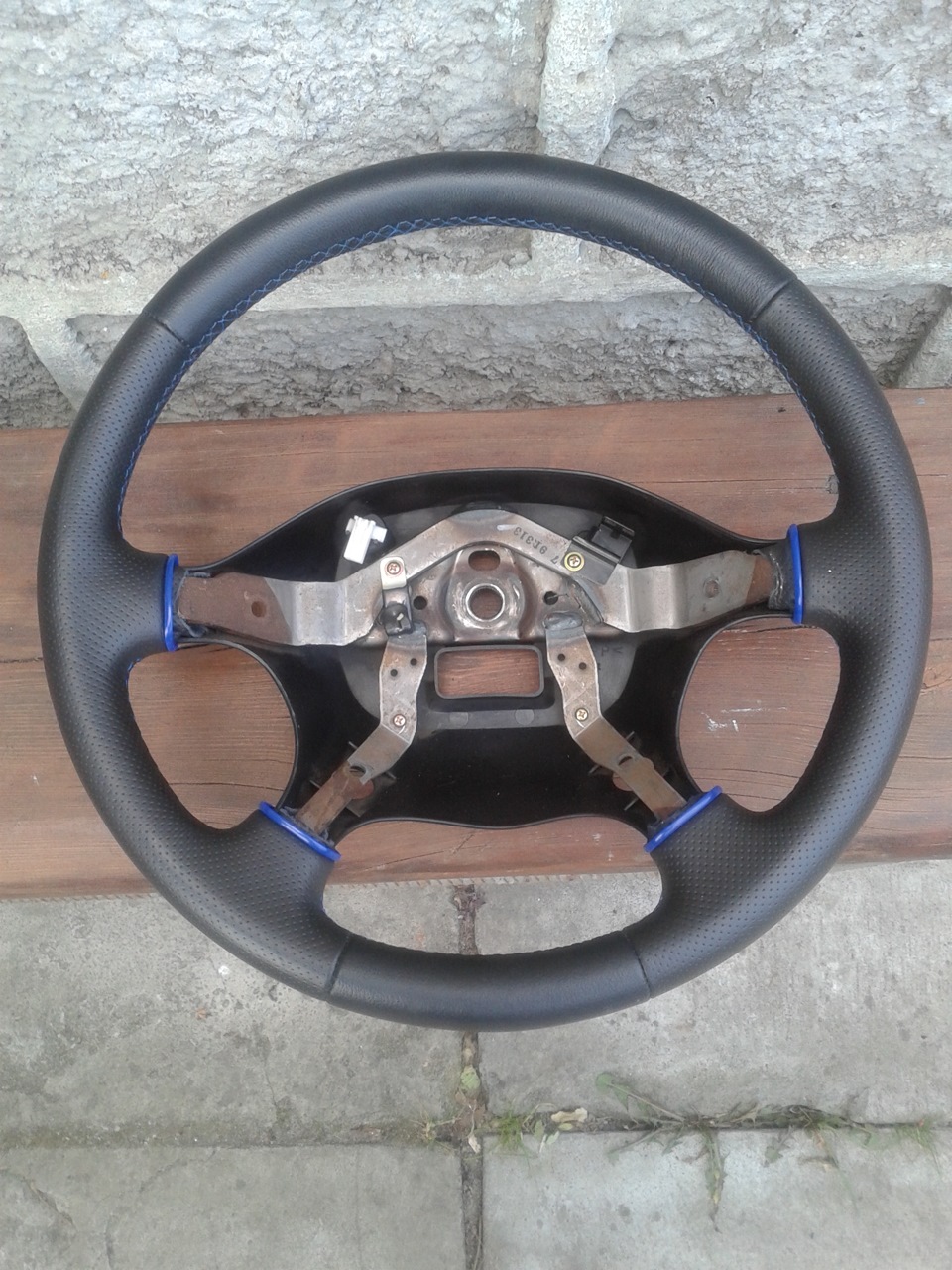 тимчасовий запис: продам кермо Mazda 323F BA 3