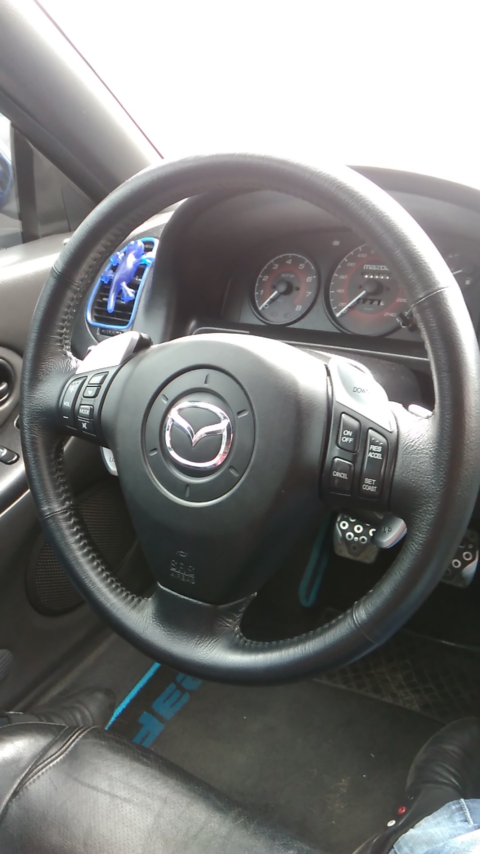ЗАПИС №73: Кермо Mazda RX-8 (з пелюстками) у Mazda 323F BA 1
