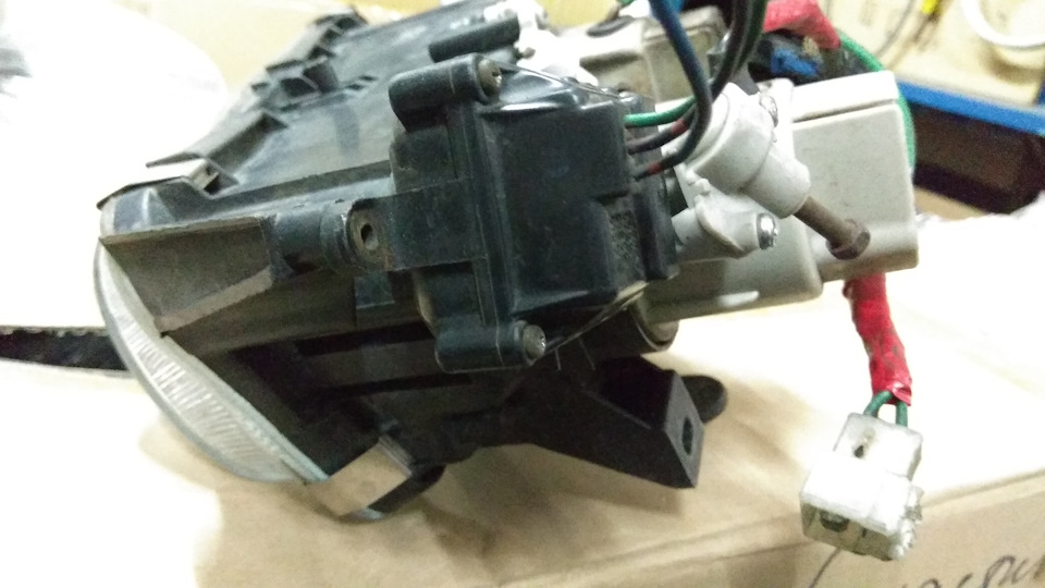 Перемога: Ремонт електрокоректора фари Mazda 323F BA. 3