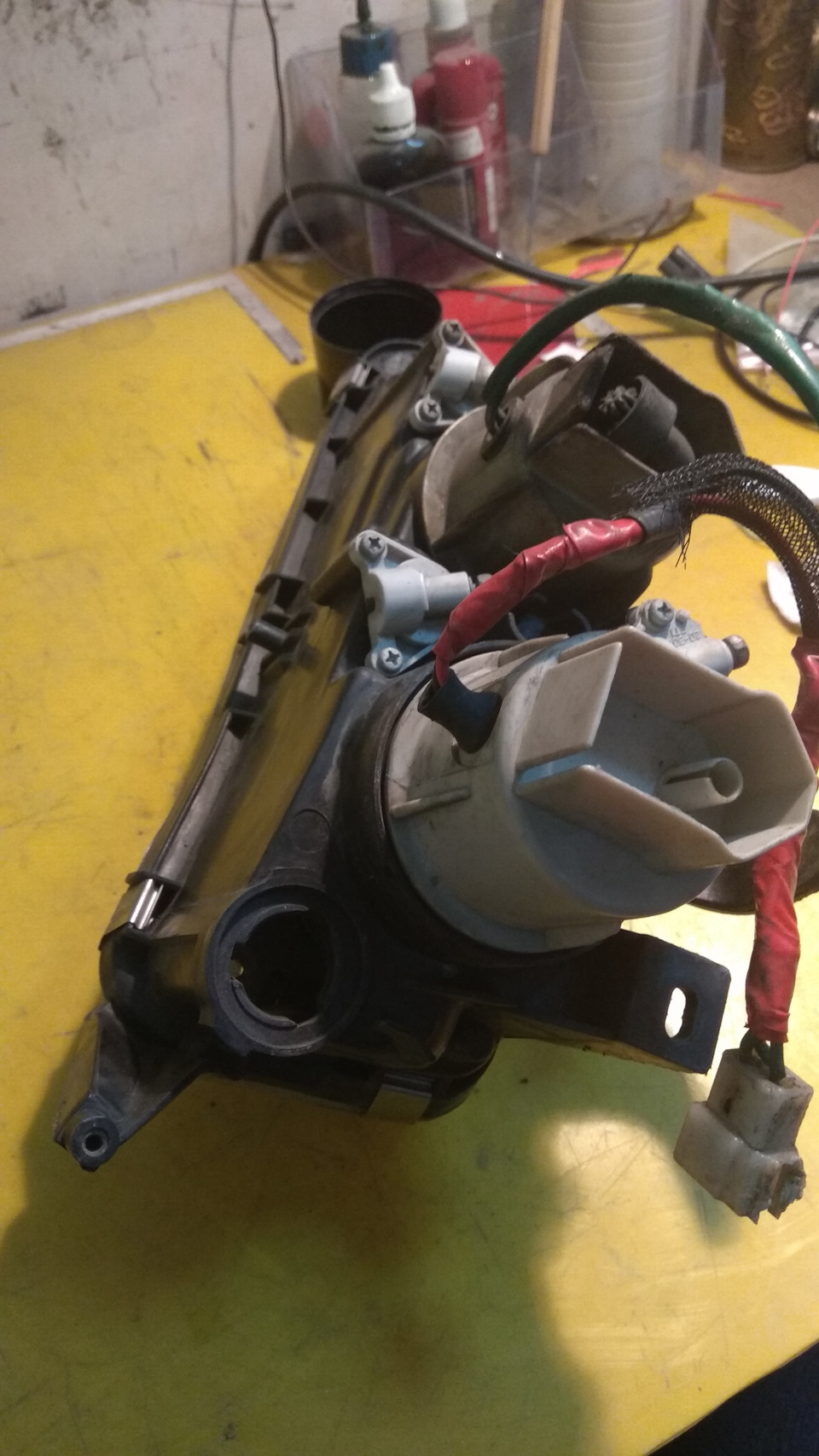 Перемога: Ремонт електрокоректора фари Mazda 323F BA. 5