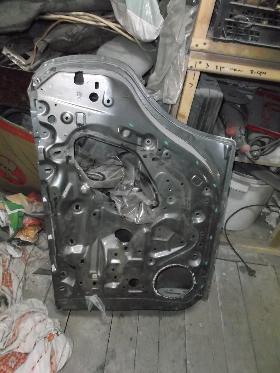 Продам двері, передні крила з mazda 323 f ba 94 -98 рік передні крила 1