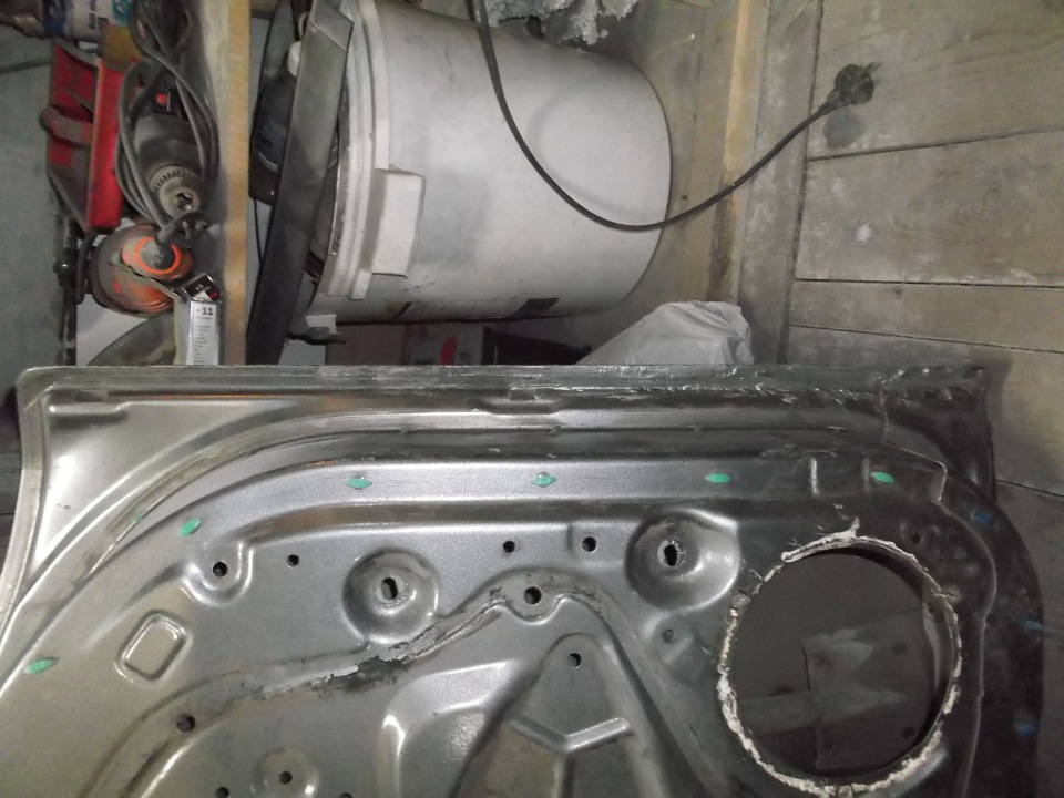 Продам двері, передні крила з mazda 323 f ba 94 -98 рік передні крила 2