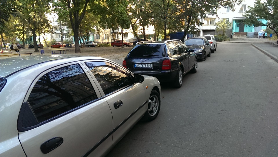 У гостях у сестри. Харків. Audi vs Mazda) 3