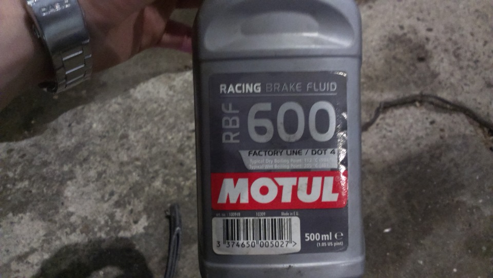 Заміна гальмівної рідини MOTUL RBF600 2