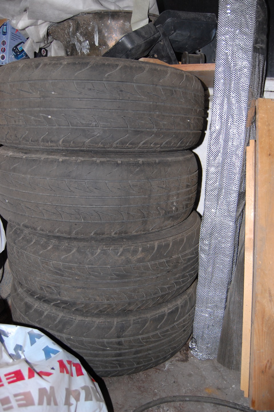 Продам комплект шин 195х60 r15 1