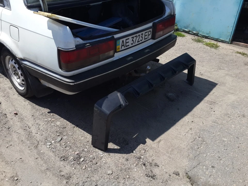 Скломат. Задній бампер ч.1