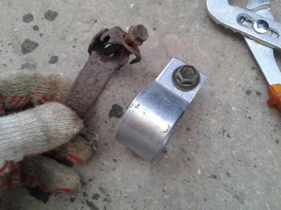 Згнив кронштейн вихлопу. Робимо новий! 5