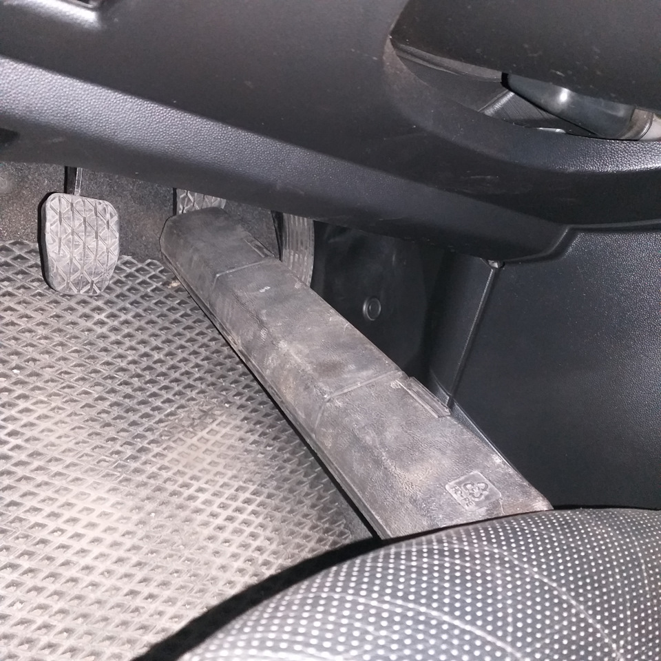 Заміна переднього гальмівного супорта mazda5 3