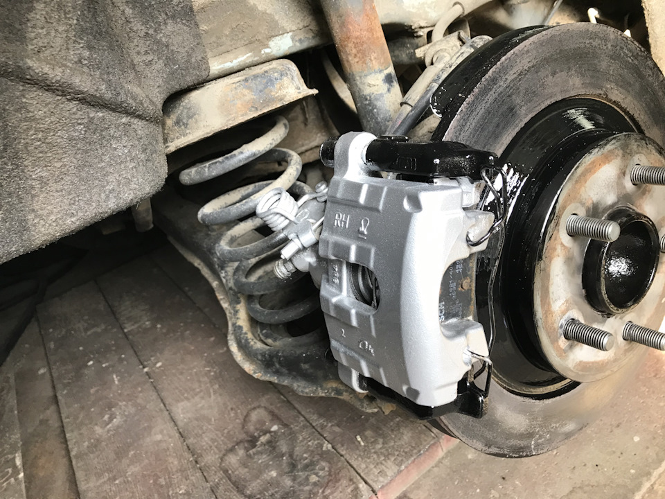 Заміна подушки двигуна та підфарбування супортів 1