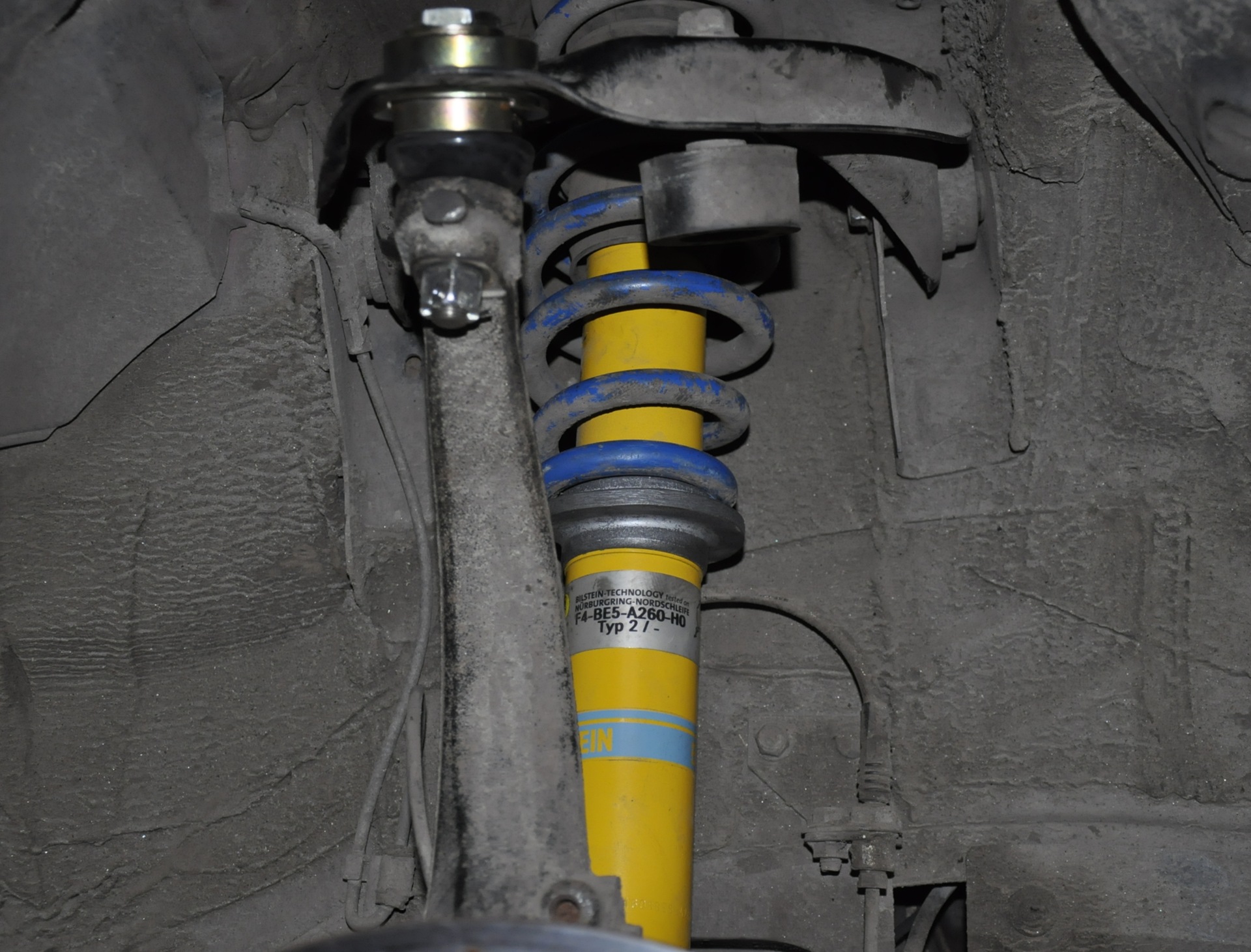 Встановлення амортизаторів Bilstein B8 Sprint 4