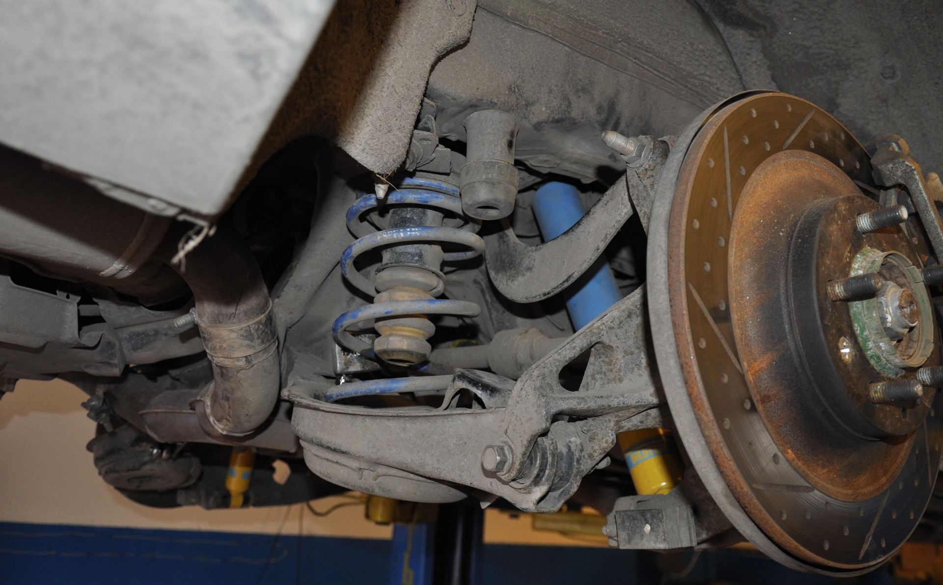 Встановлення амортизаторів Bilstein B8 Sprint 5