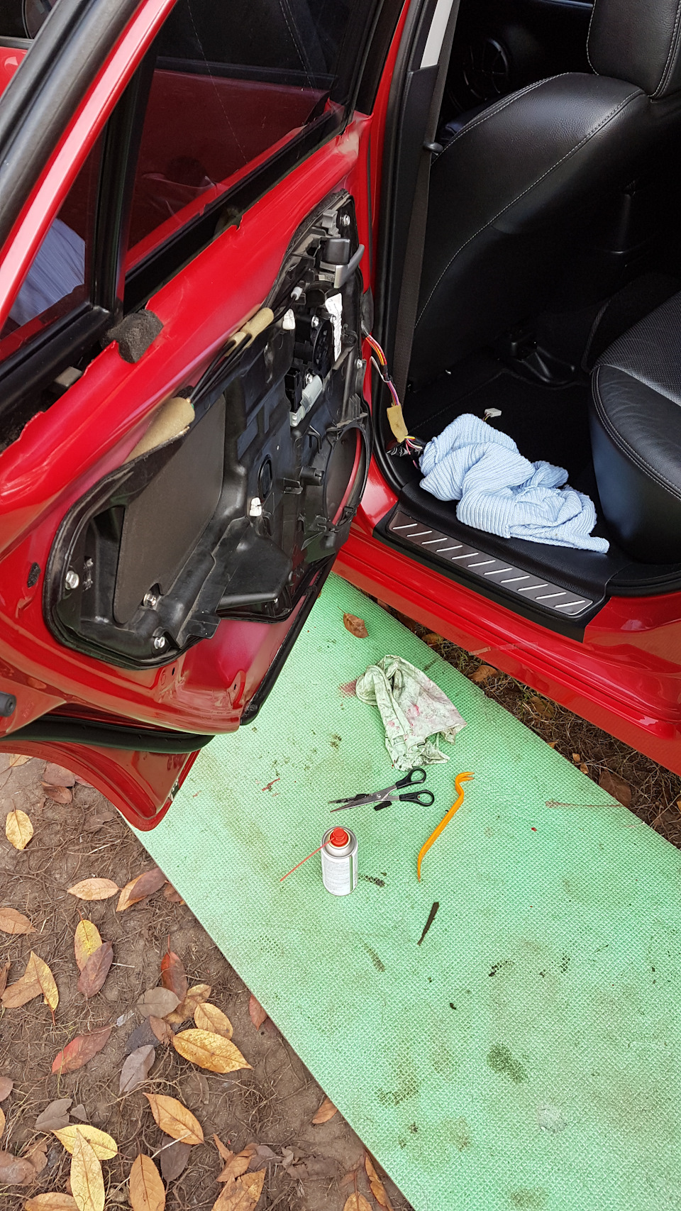 Відновлення фіксаторів дверей, болячка MAZDA 3