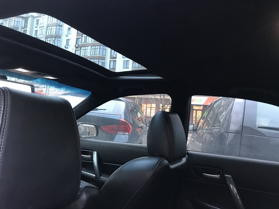 Перетяжка стелі в чорну алькантару 1