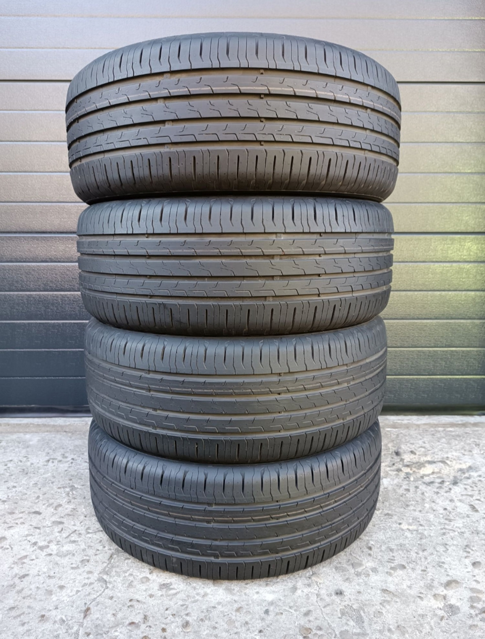 Нова літня гума під нові диски R17 215/50 5