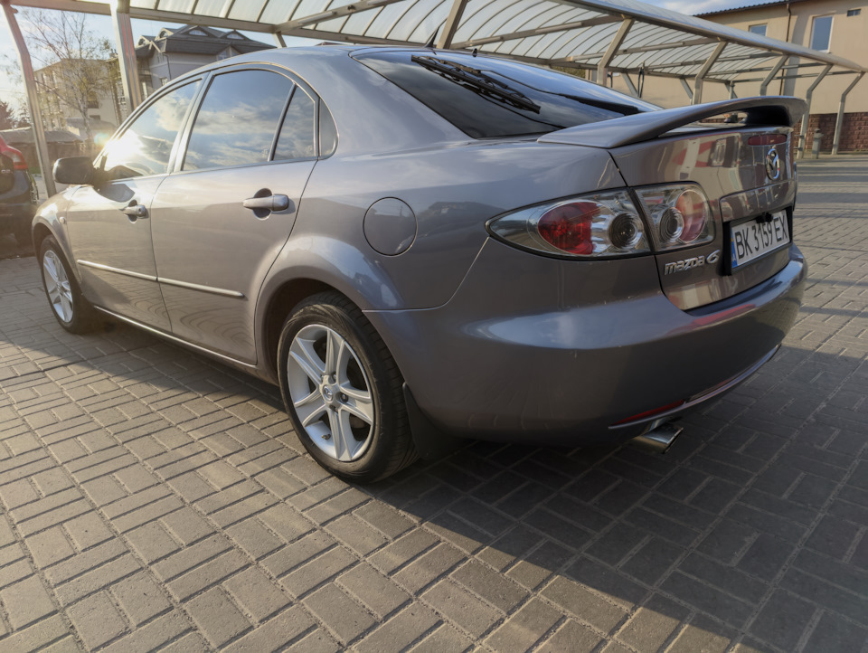 Рамка під номерний знак Mazda 4