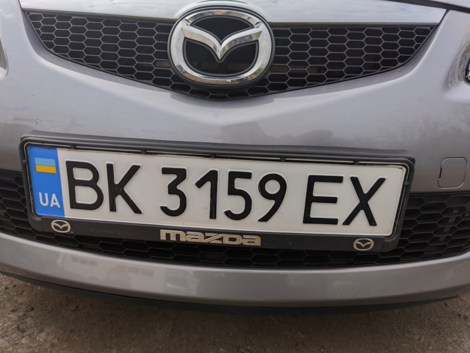 Рамка під номерний знак Mazda 2