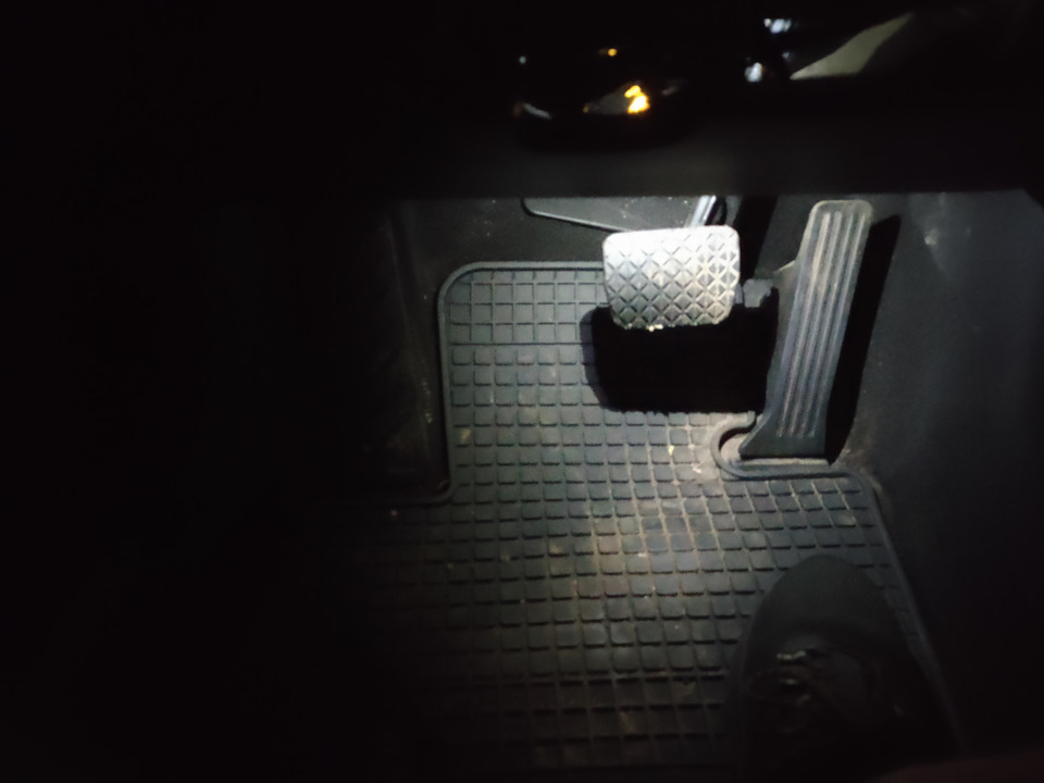 Підсвічування ніг, відключив автоскладання дзеркал, чохол на кермо. 1