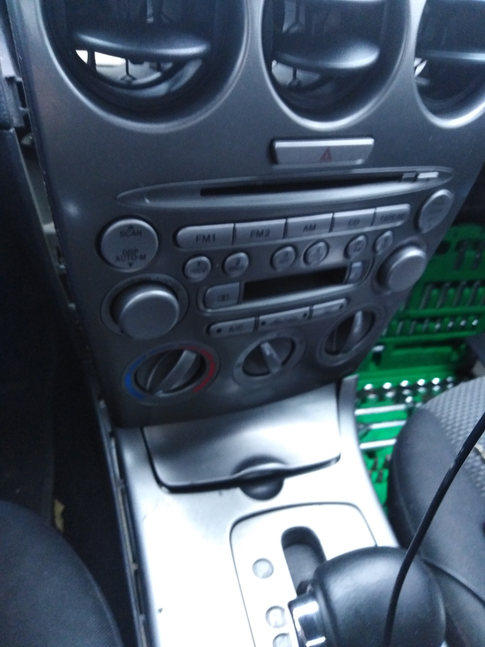 USB AUX адаптер у Mazda 6 GG (аналог Yatour) 5