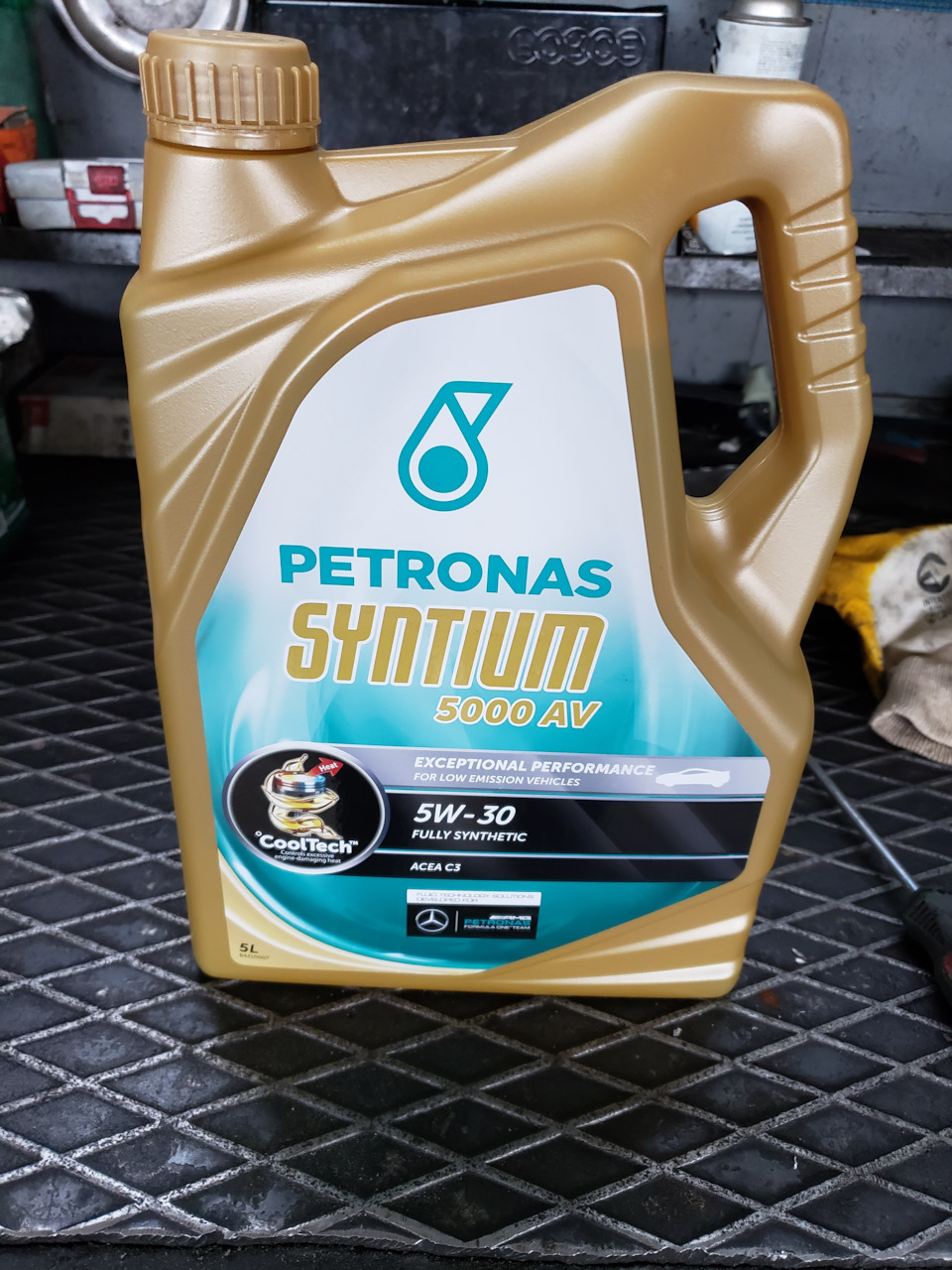 Перейшов з оригінальної мастила на PETRONAS 1