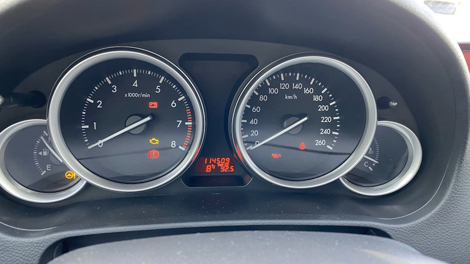 Заміна Mazda свічок запалювання 4