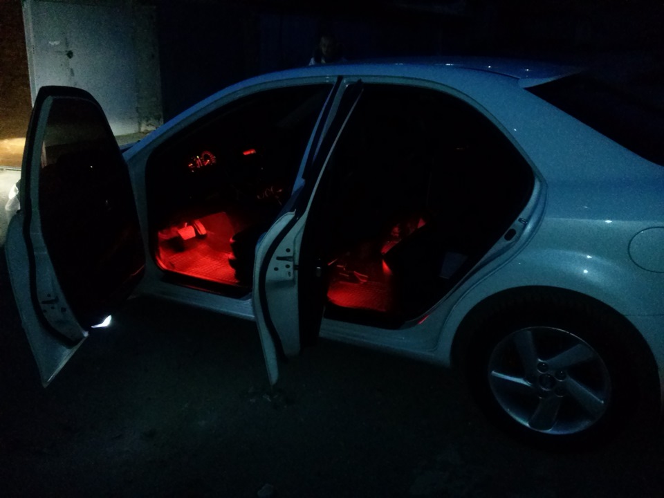 LED підсвічування ніг та багажника 5