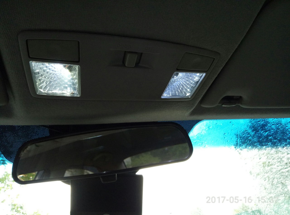 Встановлення LED лампочок у підсвічування салону 3