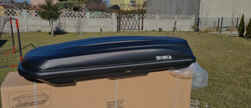 Автобокс на дах Taurus Xtreme II 450 1