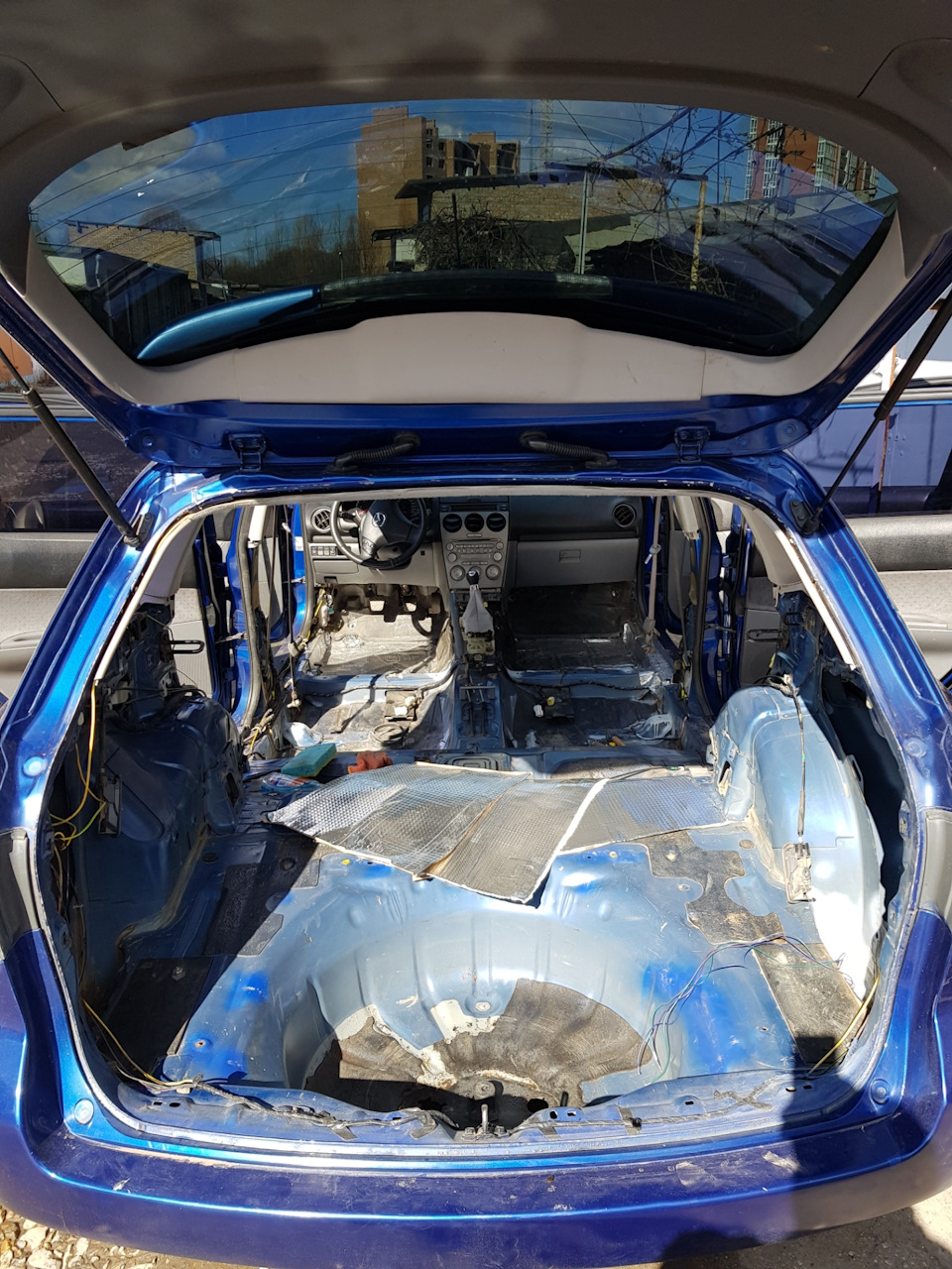 Шумоізоляція трохи днище і арки Mazda 6 Wagon 2