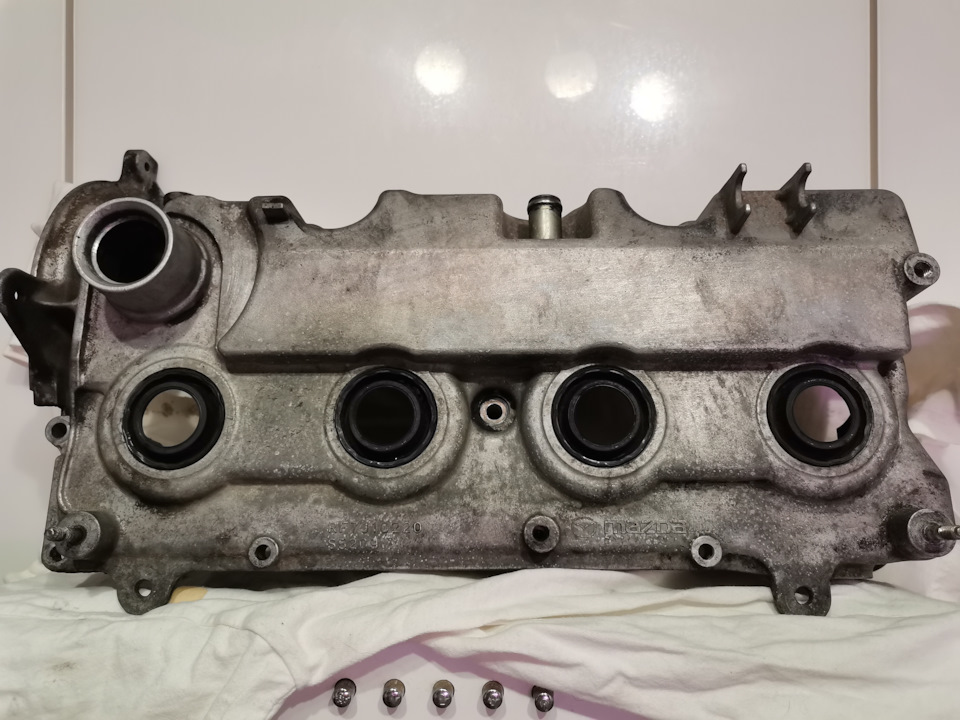Заміна мідних шайб під форсунками Mazda 2.0 Rf7j 4