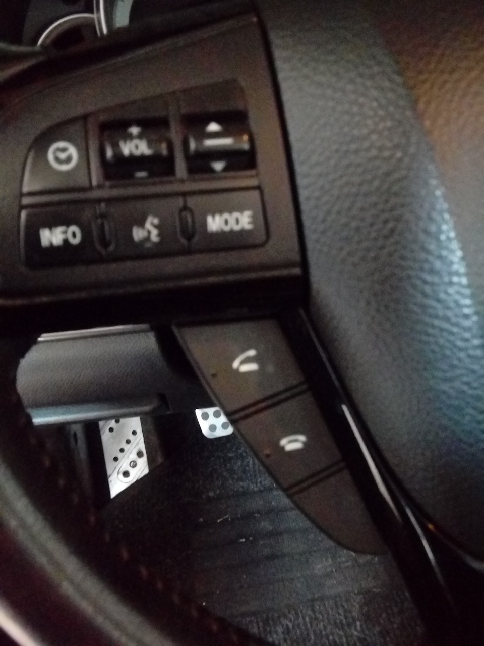 Підключився до штатного Bluetooth. Музика та вільні руки включені! 3